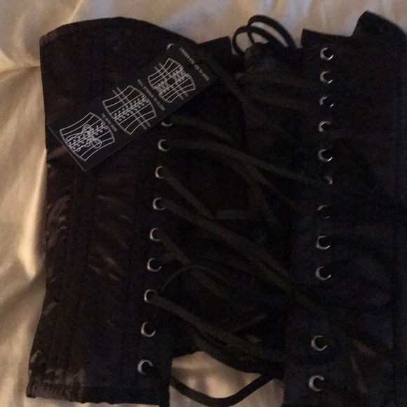 Corset - Picture 2 of 3